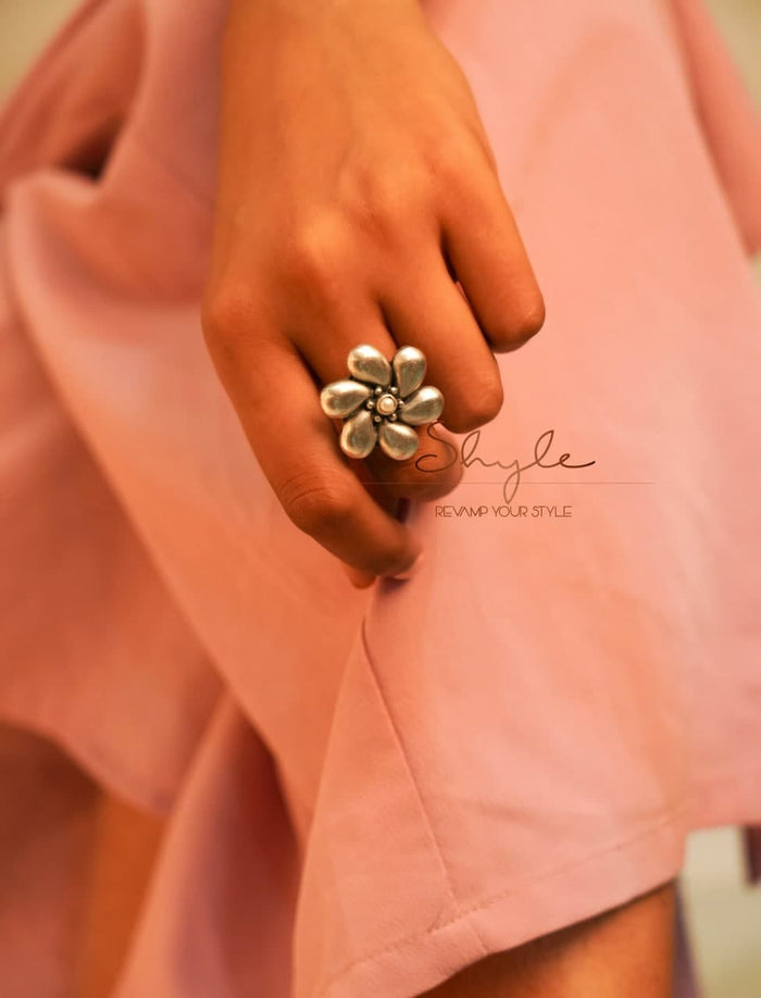 Adya Embossed Flower Versatile Ring