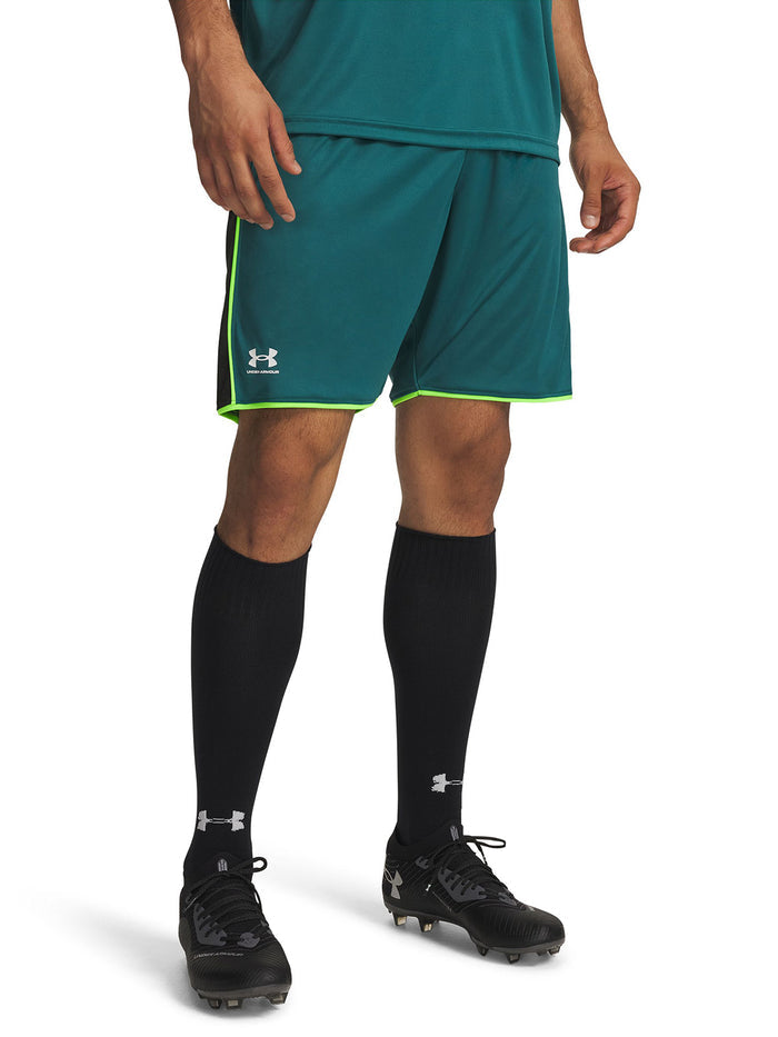 UA Challenger Train Short verde para hombre
