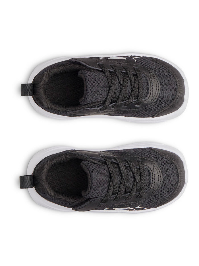 Zapatilla UA Surge 5 AC negro para niño